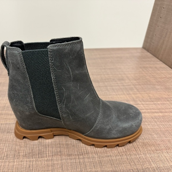 SOREL WOMENS 6.5  Distressed GRAY LEATHER WEDGE BOOT BOOTIE - Picture 3 of 9